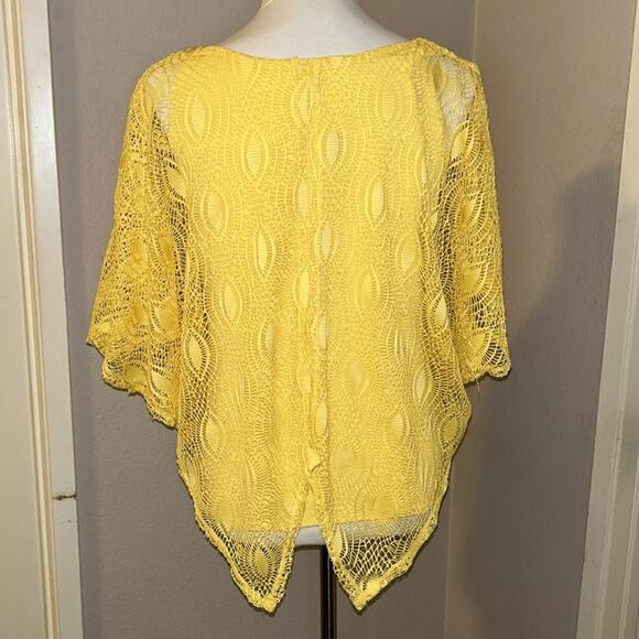 Chenault yellow pancho style knitted top with a solid tank, size large - Picture 2 of 11